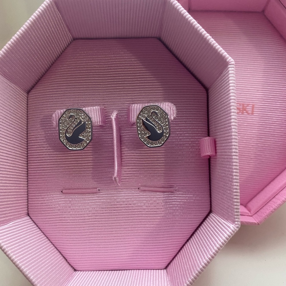 Swarovski signum pierced earring